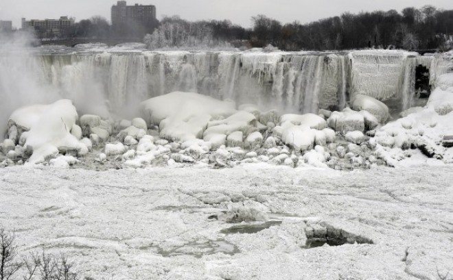 Замёрзший водопад Ниагара. Фото: Арон Харрис